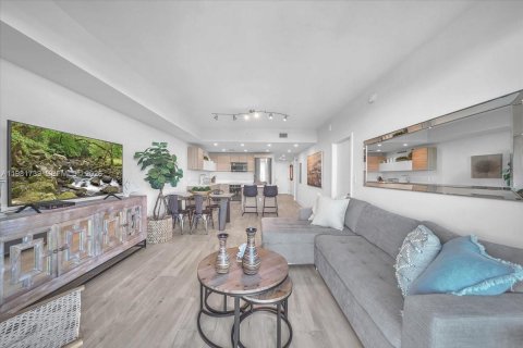 Condo in North Miami Beach, Florida, 2 bedrooms  № 2080242 - photo 10
