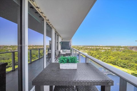 Condo in North Miami Beach, Florida, 2 bedrooms  № 2080242 - photo 9