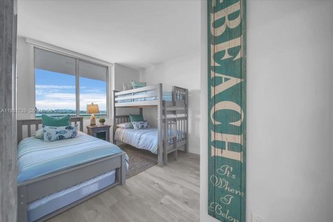 Condo in North Miami Beach, Florida, 2 bedrooms  № 2080242 - photo 30
