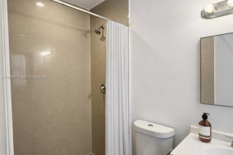 Снять в аренду виллу или дом в Майами, Флорида 1 спальня, 94.2м2, № 2063822 - фото 8