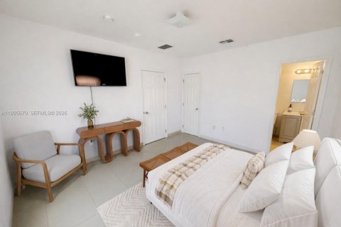 Снять в аренду виллу или дом в Майами, Флорида 1 спальня, 94.2м2, № 2063822 - фото 5