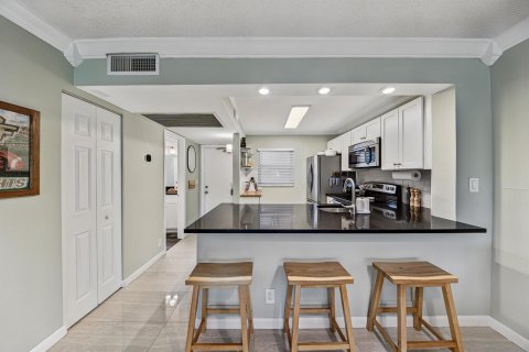 Condo in Davie, Florida, 1 bedroom № 2260091 - photo 16