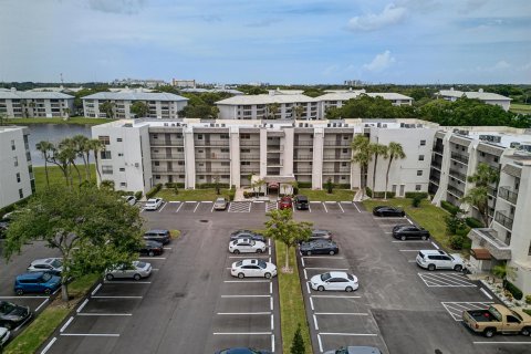 Condo in Davie, Florida, 1 bedroom № 2260091 - photo 2