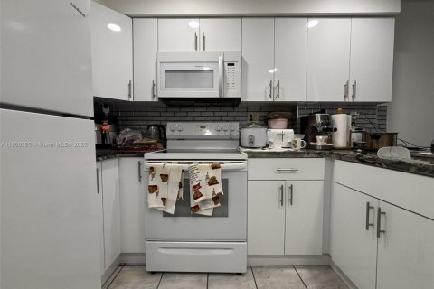 Copropriété à vendre à Miami, Floride: 2 chambres, 88.07 m2 № 1944297 - photo 4