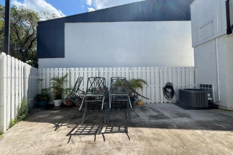 Copropriété à vendre à Miami, Floride: 2 chambres, 88.07 m2 № 1944297 - photo 18