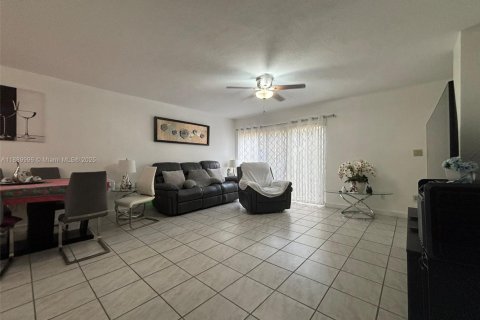 Copropriété à vendre à Miami, Floride: 2 chambres, 88.07 m2 № 1944297 - photo 14