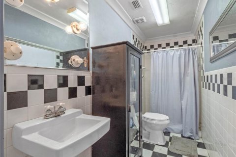 Commercial property in New Smyrna Beach, Florida № 1525821 - photo 19