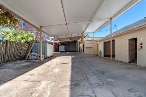 Commercial property in New Smyrna Beach, Florida № 1525821 - photo 28