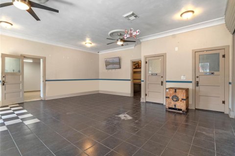 Commercial property in New Smyrna Beach, Florida № 1525821 - photo 7