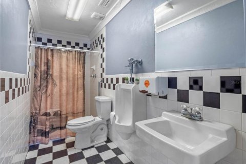 Commercial property in New Smyrna Beach, Florida № 1525821 - photo 18