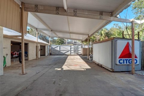 Commercial property in New Smyrna Beach, Florida № 1525821 - photo 21