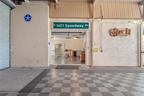 Commercial property in New Smyrna Beach, Florida № 1525821 - photo 14