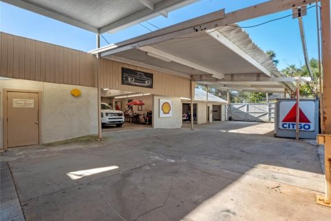 Commercial property in New Smyrna Beach, Florida № 1525821 - photo 22