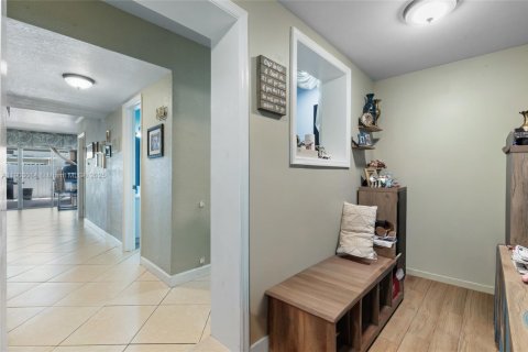 Townhouse in Hialeah, Florida 2 bedrooms, 134.89 sq.m. № 1954573 - photo 6
