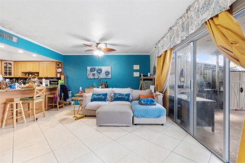 Townhouse in Hialeah, Florida 2 bedrooms, 134.89 sq.m. № 1954573 - photo 19