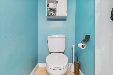 Townhouse in Hialeah, Florida 2 bedrooms, 134.89 sq.m. № 1954573 - photo 11