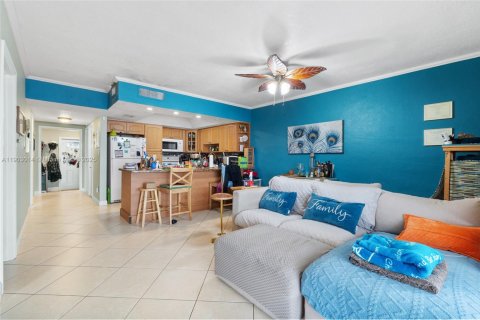 Townhouse in Hialeah, Florida 2 bedrooms, 134.89 sq.m. № 1954573 - photo 20