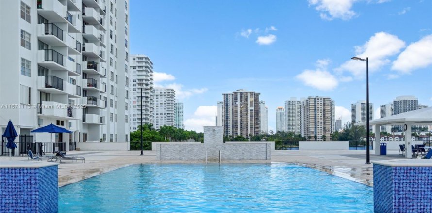Condo à Aventura, Floride, 2 chambres  № 1928067