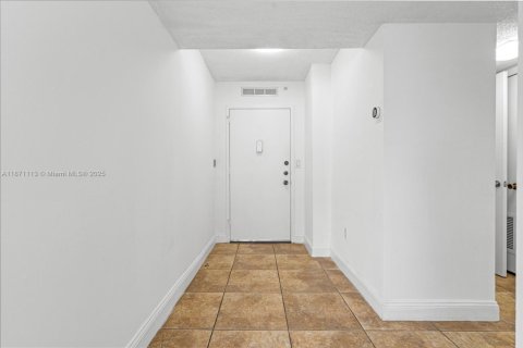 Copropriété à vendre à Aventura, Floride: 2 chambres, 114.46 m2 № 1928067 - photo 14