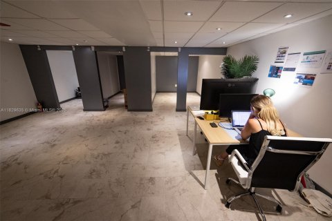 Propiedad comercial en venta en North Miami, Florida № 1960243 - foto 17