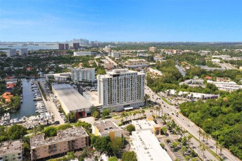 Propiedad comercial en venta en North Miami, Florida № 1960243 - foto 2