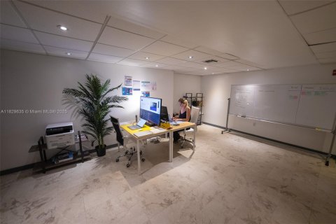 Propiedad comercial en venta en North Miami, Florida № 1960243 - foto 16