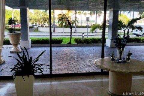 Propiedad comercial en venta en North Miami, Florida № 1960243 - foto 14