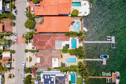 Villa ou maison à louer à Miami Beach, Floride: 4 chambres, 299.98 m2 № 1763091 - photo 3