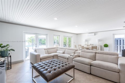 Villa ou maison à louer à Miami Beach, Floride: 4 chambres, 299.98 m2 № 1763091 - photo 24