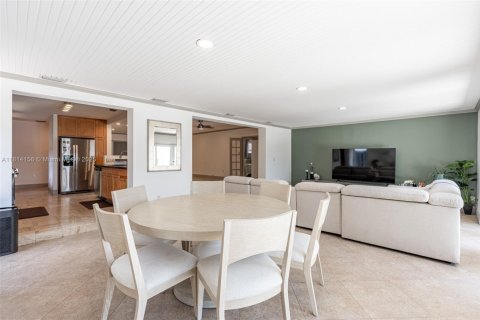 Villa ou maison à louer à Miami Beach, Floride: 4 chambres, 299.98 m2 № 1763091 - photo 23