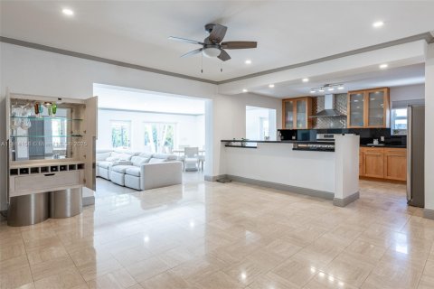 Villa ou maison à louer à Miami Beach, Floride: 4 chambres, 299.98 m2 № 1763091 - photo 15
