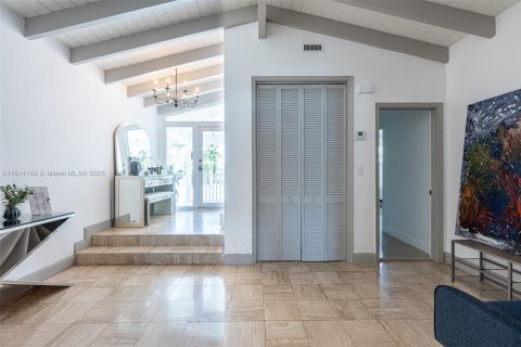 Villa ou maison à louer à Miami Beach, Floride: 4 chambres, 299.98 m2 № 1763091 - photo 10