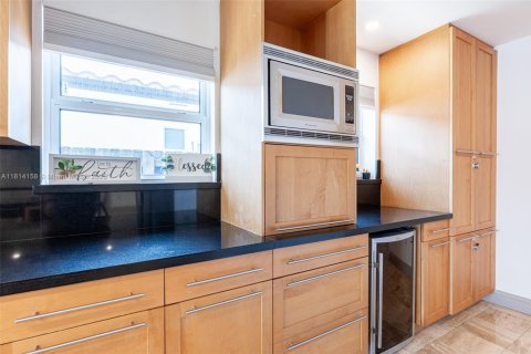 Villa ou maison à louer à Miami Beach, Floride: 4 chambres, 299.98 m2 № 1763091 - photo 19