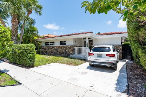 Villa ou maison à louer à Miami Beach, Floride: 4 chambres, 299.98 m2 № 1763091 - photo 6
