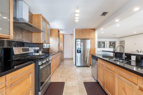 Villa ou maison à louer à Miami Beach, Floride: 4 chambres, 299.98 m2 № 1763091 - photo 18