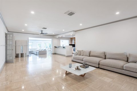 Villa ou maison à louer à Miami Beach, Floride: 4 chambres, 299.98 m2 № 1763091 - photo 12