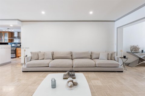 Villa ou maison à louer à Miami Beach, Floride: 4 chambres, 299.98 m2 № 1763091 - photo 13
