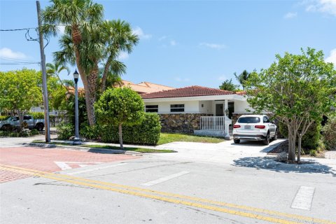 Villa ou maison à louer à Miami Beach, Floride: 4 chambres, 299.98 m2 № 1763091 - photo 7