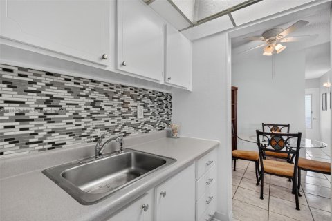 Condominio en venta en Miami, Florida, 1 dormitorio, 63.92 m2 № 2012693 - foto 5