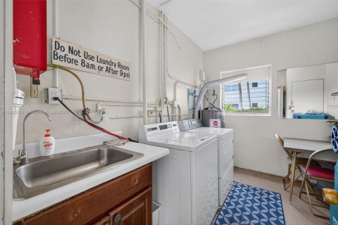 Condominio en venta en Miami, Florida, 1 dormitorio, 63.92 m2 № 2012693 - foto 23