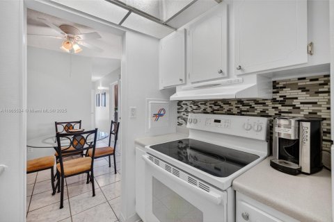 Condominio en venta en Miami, Florida, 1 dormitorio, 63.92 m2 № 2012693 - foto 4