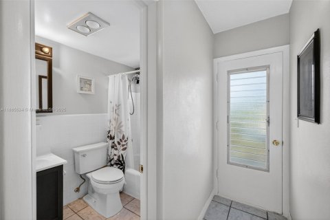 Condominio en venta en Miami, Florida, 1 dormitorio, 63.92 m2 № 2012693 - foto 17