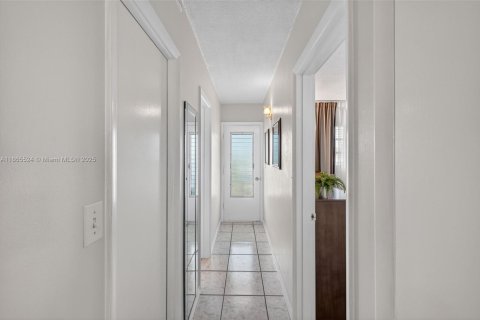 Condominio en venta en Miami, Florida, 1 dormitorio, 63.92 m2 № 2012693 - foto 12