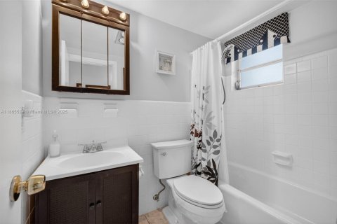 Condominio en venta en Miami, Florida, 1 dormitorio, 63.92 m2 № 2012693 - foto 16