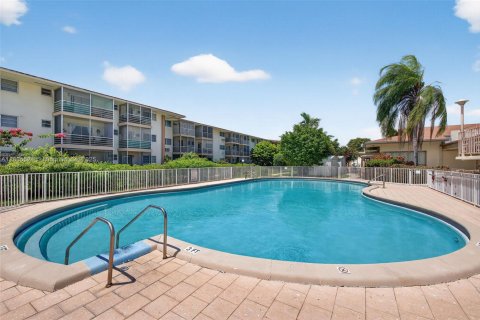 Condominio en venta en Miami, Florida, 1 dormitorio, 63.92 m2 № 2012693 - foto 25