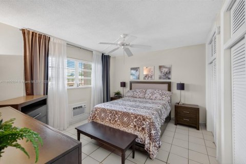 Condominio en venta en Miami, Florida, 1 dormitorio, 63.92 m2 № 2012693 - foto 13