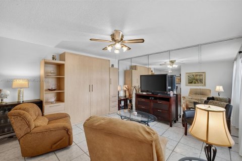 Condominio en venta en Miami, Florida, 1 dormitorio, 63.92 m2 № 2012693 - foto 9