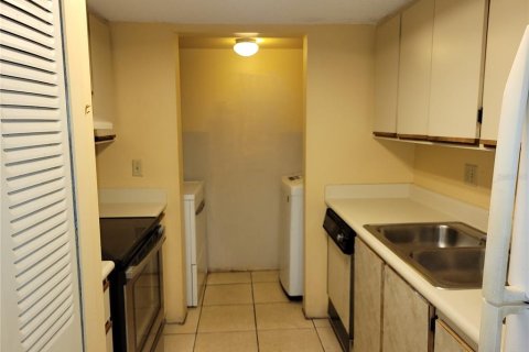 Condo in Orlando, Florida, 2 bedrooms  № 1838409 - photo 4