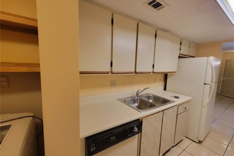 Condo in Orlando, Florida, 2 bedrooms  № 1838409 - photo 8