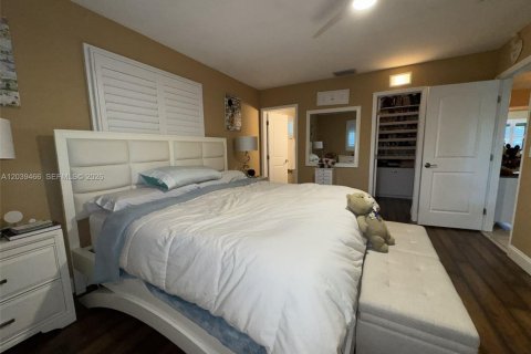 House in Hollywood, Florida 4 bedrooms, 207.36 sq.m. № 2086313 - photo 14